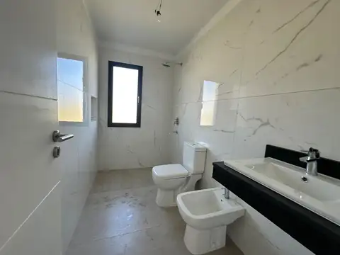 Departamento 4 ambientes con 3 baños