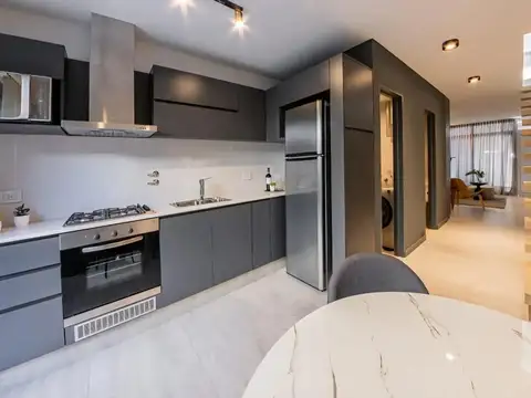 Dúplex estilo casa dentro de edificio 2 dormitorios mas como