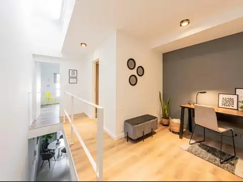 Dúplex estilo casa dentro de edificio 2 dormitorios mas como