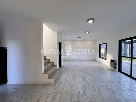 Casa en Venta en Alvarez Del Bosque, USD 190.000