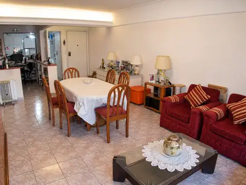 AMOBLADO. Cocina con Comedor Diario. Balcón. Lavadero.