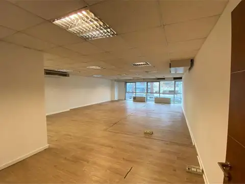 Oficina en Venta con 3 cocheras
