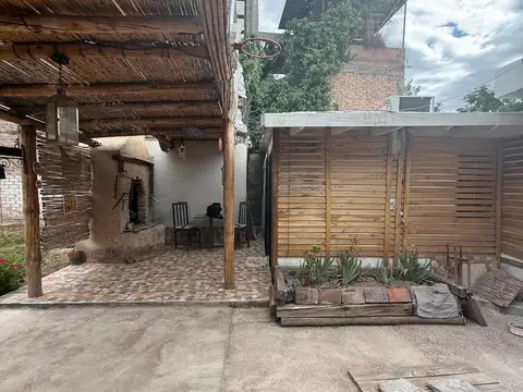 VENTA DE CASA FRENTE MUNICIPALIDAD GUAYMALLEN