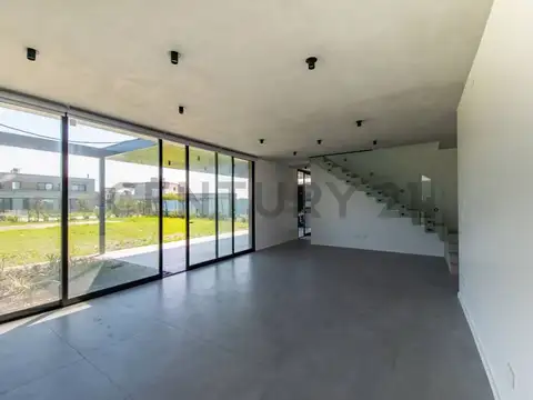 Venta Casa 3 Dormitorios,pileta,cochera. Barrio Vida 1