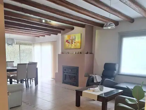 Casa 7 ambientes con 4 baños