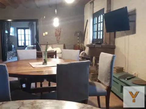 Casa en venta - 3 Dormitorios 2 Baños - 778Mts2 - Guaymallén, Mendoza