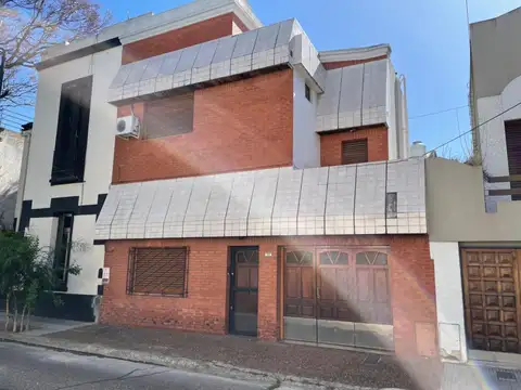 Casa ex municipal con garage 