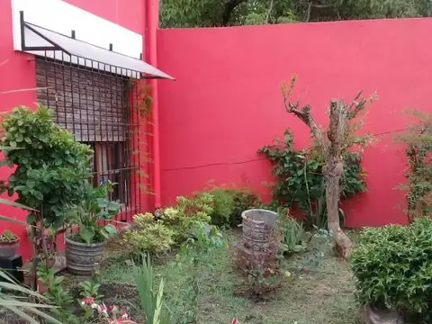 Casa en venta - 2 Dormitorios 1 Baño - Cochera - 350Mts2 - Merlo