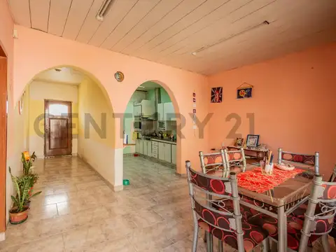 Venta Casa 2 Ambientes con cochera en Wilde – Lote Propio con Jardín, Patio y Terraza