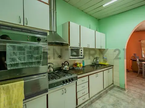 Venta Casa 2 Ambientes con cochera en Wilde – Lote Propio con Jardín, Patio y Terraza