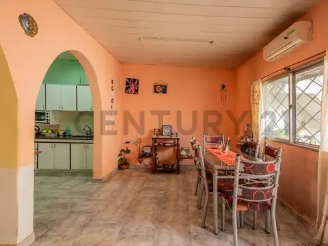 Venta Casa 2 Ambientes con cochera en Wilde – Lote Propio con Jardín, Patio y Terraza