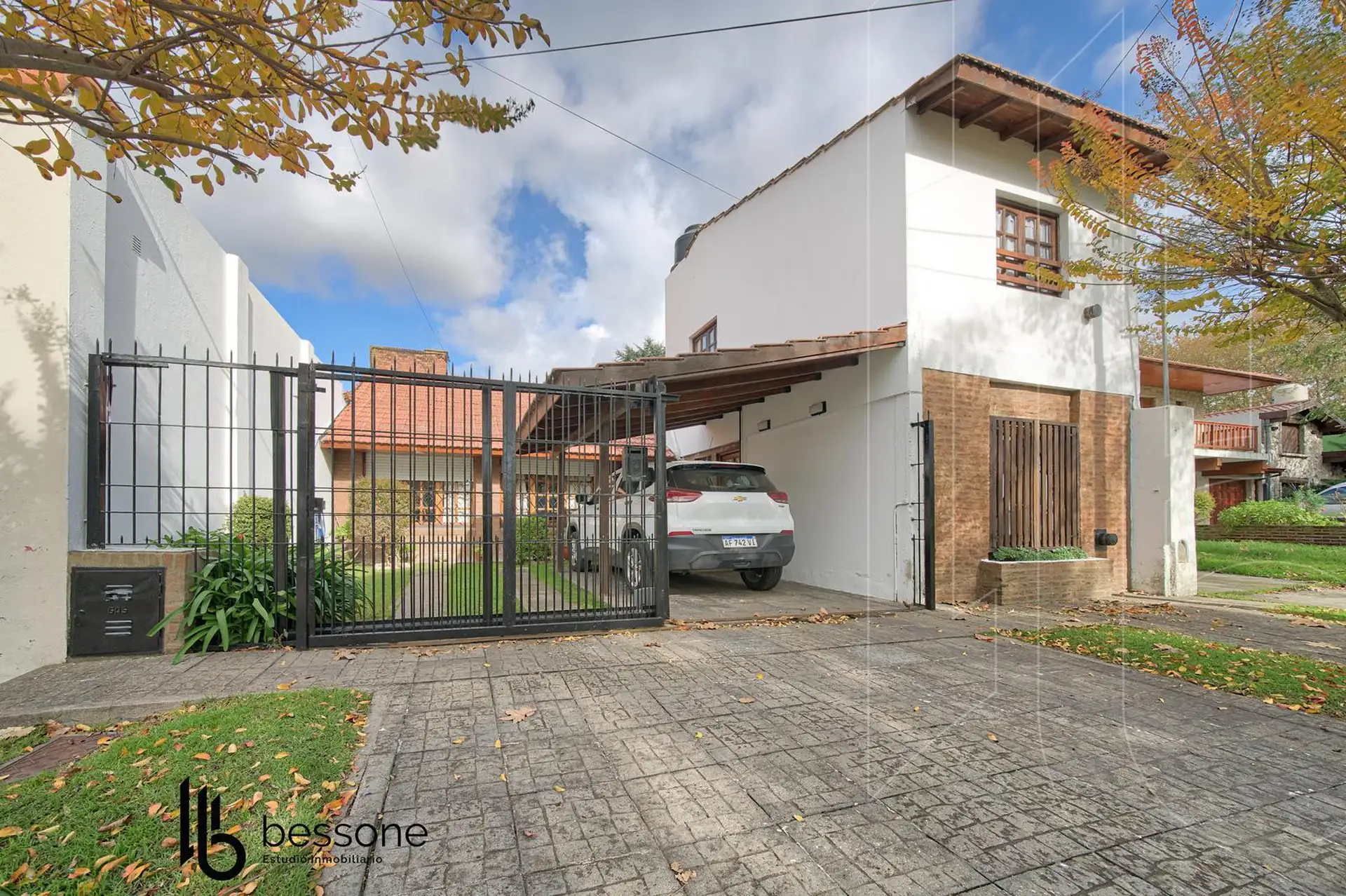 Casa mas 2 deptos en Constitución