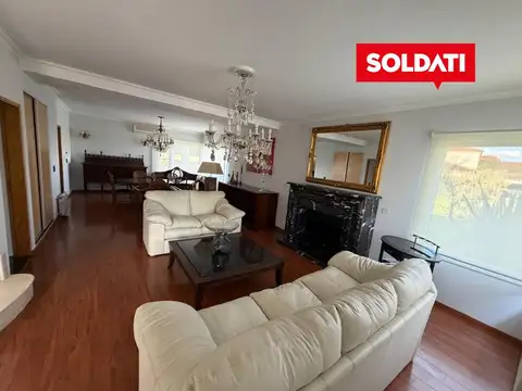 Casa en Alquiler con 2 cocheras