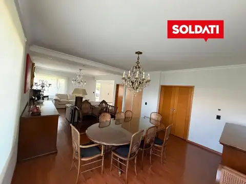 Casa 7 ambientes con 4 baños