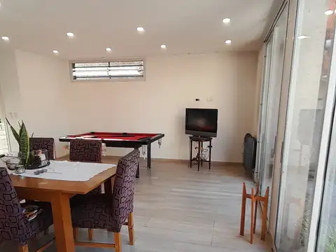 Depto Tipo Casa 5 ambientes con 2 baños