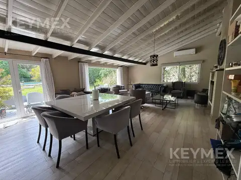 Casa en Alquiler con 4 cocheras