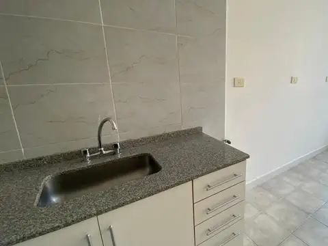 ALQUILER Departamento Monoambiente, contrafrente, electrico