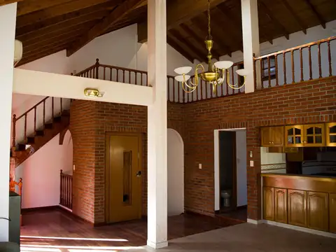 Casa 4 ambientes con 5 baños