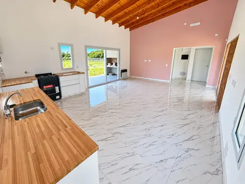 Casa 3 ambientes con 1 baño