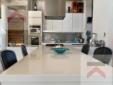 Casa 6 ambientes con 3 baños