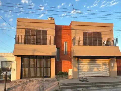 Oportunidad casa con local comercial a la venta