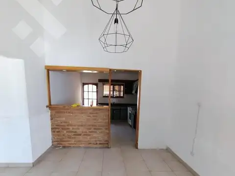 Casa 5 ambientes con 1 baño