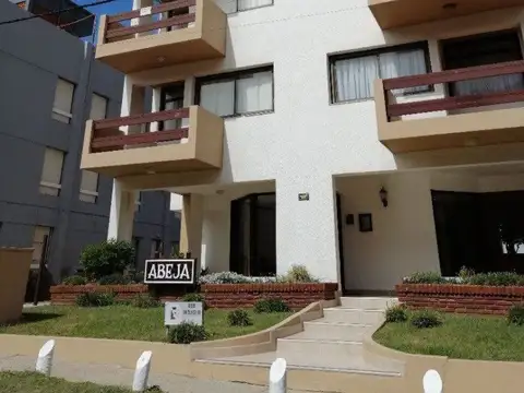 DEPARTAMENTO 2 AMB- MUY BUEN ESTADO- AMUEBLADO- LUMINOSO- CON VISTA A MAR+ COCHERA