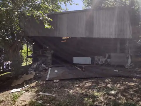 DOS GALPONES y CASA sobre Ruta 25.- Zona industrial