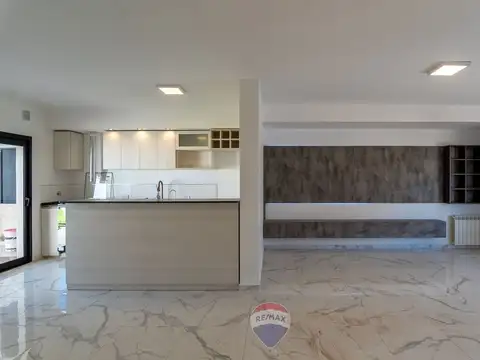 Casa 4 ambientes con 3 baños