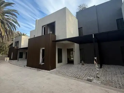 Casa en Venta en Barrio Parque Leloir, USD 300.000