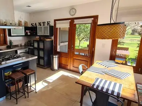 Casa 5 ambientes con 4 baños