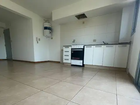 EXCTE. MONO-AMBIENTE EN ALQUILER CON COCHERA,UBICACION IDEAL