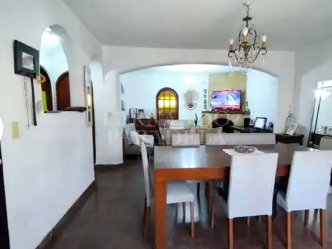 Casa en Venta en Barrio Parque Leloir, USD 150.000