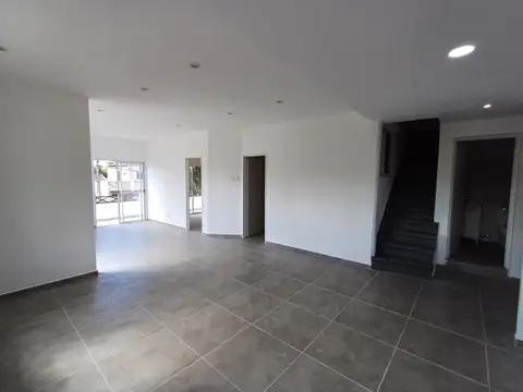 Avenida Perdriel 700, Piso 1