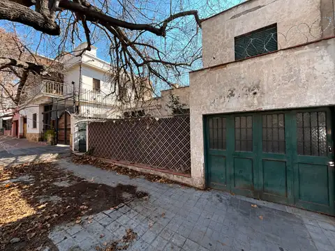 Terreno  o casa a reciclar en venta quinta sección