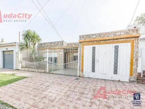 Casa 4 ambientes en Venta en Villa Luzuriaga