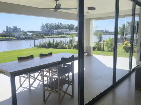 Venta Casa 4 habitaciones fondo laguna Horizontes al Sur 100