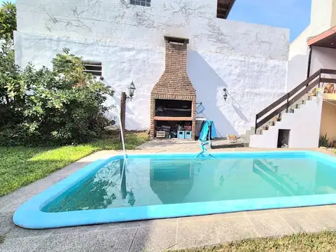 Casa 5 ambientes con 3 baños