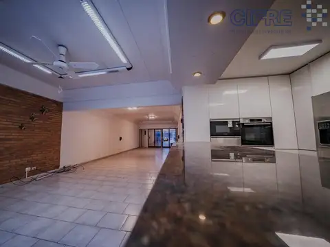 Casa en Venta con 4 cocheras