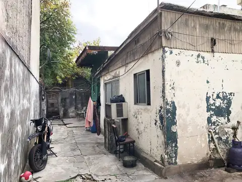 Casa 7 ambientes con 2 baños