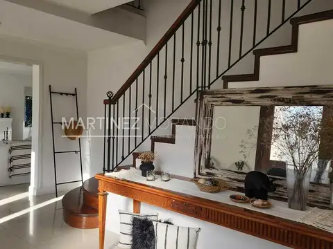 Casa 5 ambientes con 6 baños