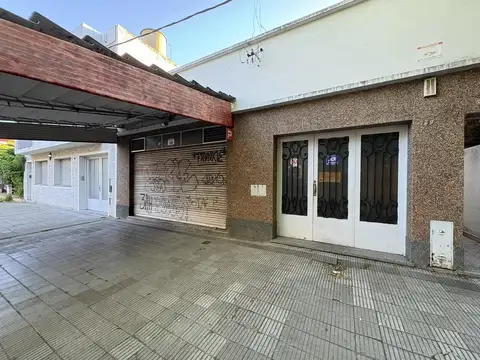 25 e/ 46 y 47 Casa con Local al frente