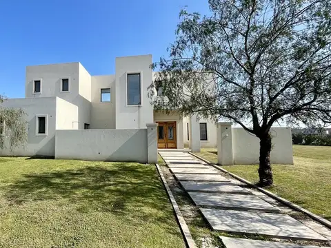 Casa en venta en San Matias - Al Lago - Con Piscina