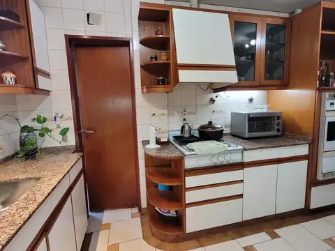 Casa 4 ambientes con 4 baños