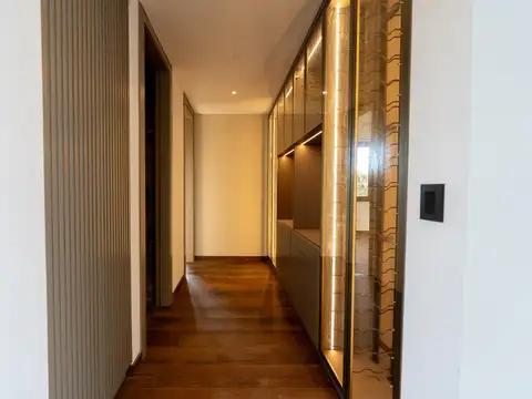 Casa 7 ambientes con 5 baños