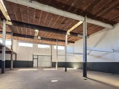 Galpon en Alquiler 17  mts Frente