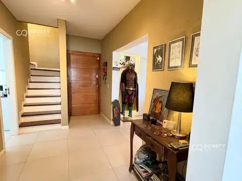 Casa 7 ambientes con 5 baños