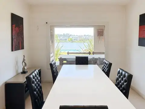 Casa en Venta con 4 cocheras