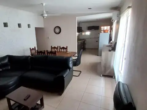 Casa En Venta! 3 Dorm. - Quincho - Piscina