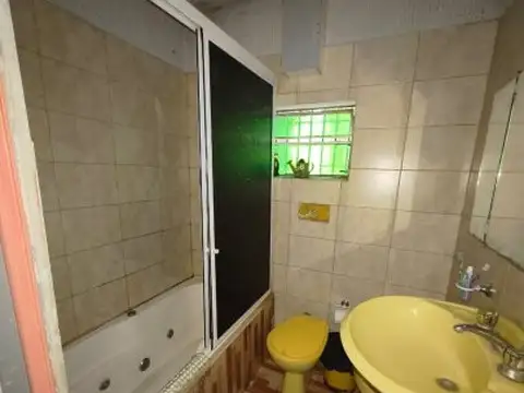 Casa 4 ambientes con 1 baño